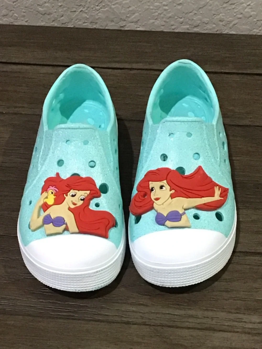 Harper Canyon Aqua Kids Slip-On Shoes with Ariel Graphic